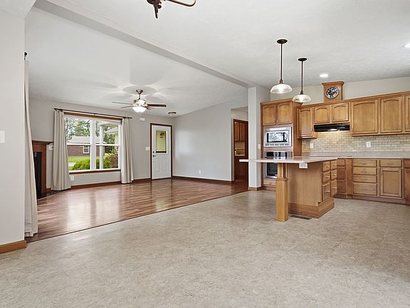 5th image of 2662 Evans Rd
