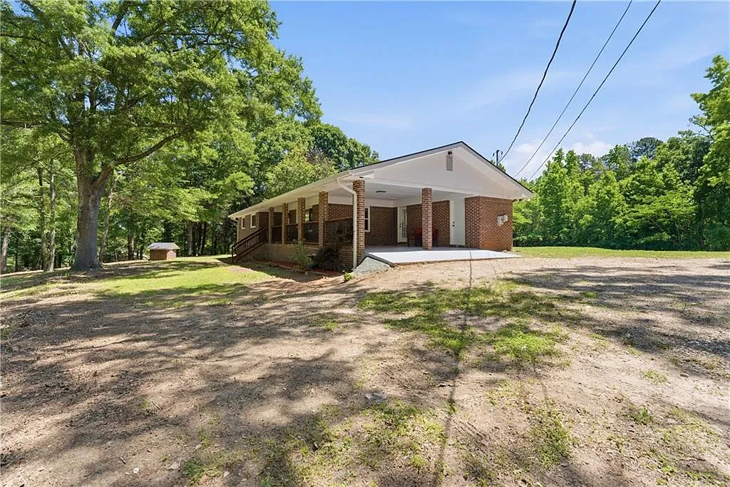 3 bed, 2.0 bath, 1305 sqft, $2,150 — Photo 2