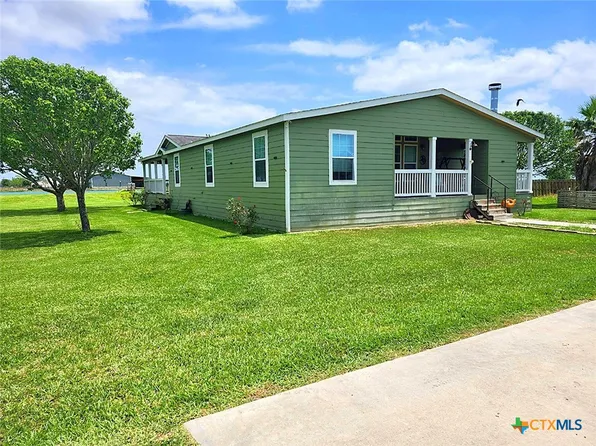 1845 Royal Rd, Port Lavaca, TX 77979