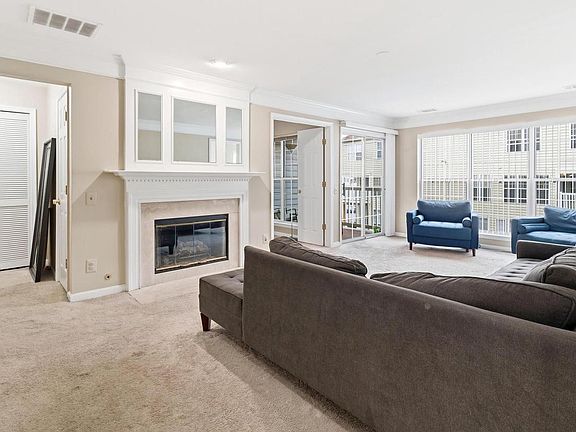 3rd image of 8206 Crossbrook Ct Unit 201