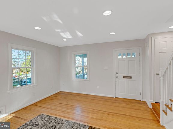 4th image of 2731 Fort Dr