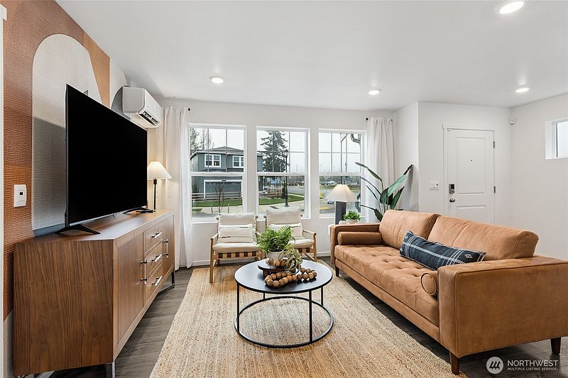 4th image of 16311 203rd Avenue E #1182