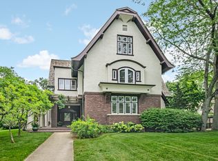 521 Roslyn Rd, Kenilworth, IL 60043