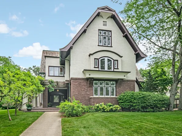 521 Roslyn Rd, Kenilworth, IL 60043