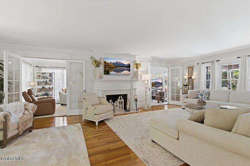 5th image of 8 Westover Road