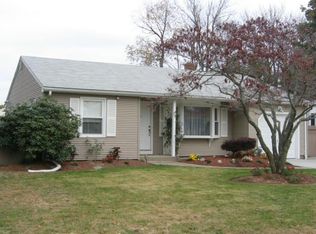 26 Ridge Dr, East Providence, RI 02914