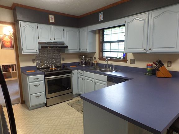 5th image of 1484 Hillsdale Dr