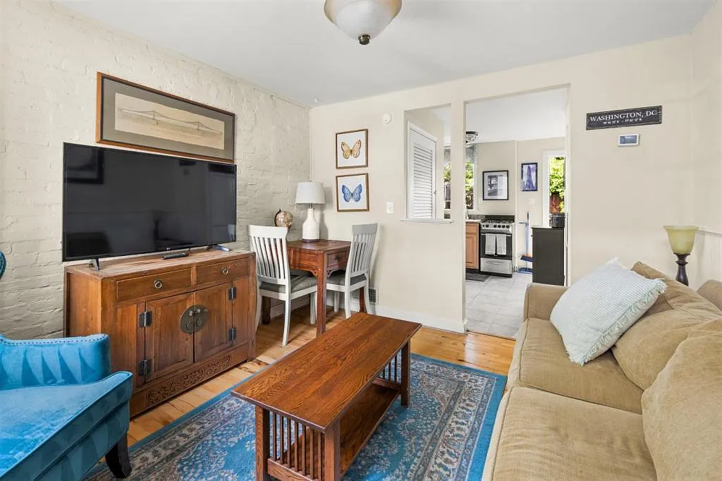 310 Millers Court NE — Photo 3