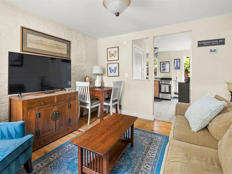 310 Millers Ct NE — Photo 3
