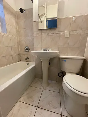 Rented by City Express Realty & Management Corp | media 10