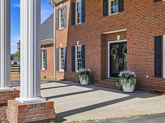 3rd image of 860 Lakebay Road