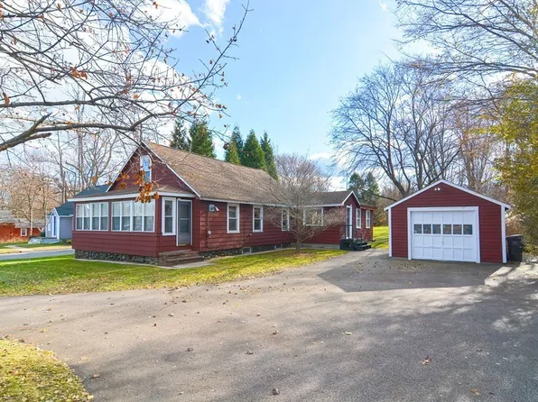 153 Hartford Ave E, Mendon, MA 01756
