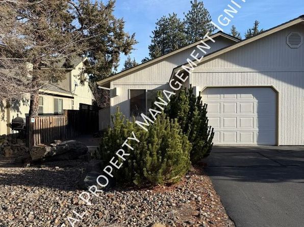 1115 NE Hidden Valley Dr