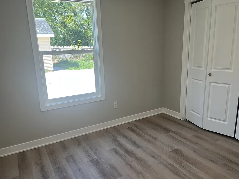 524 Oak Ave — Photo 2