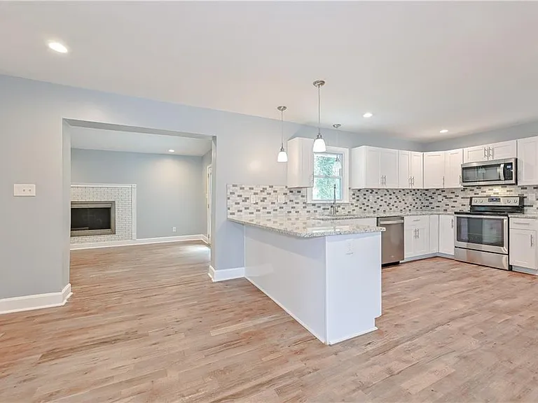 1421 Thunderwood Ct SW — Photo 2