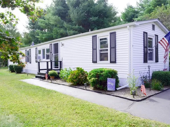 9 Lear Dr, Coventry, RI 02816