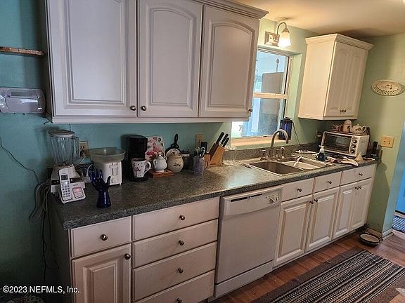 3rd image of 5618 CORVAIR Avenue
