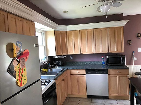 3rd image of 306 Broadway