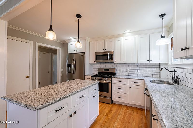 2nd image of 98 Meadowbrook Road