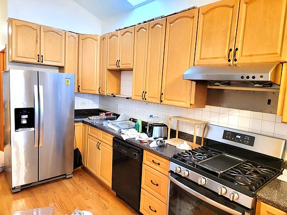 4th image of 2979 S Archer Ave Unit 3