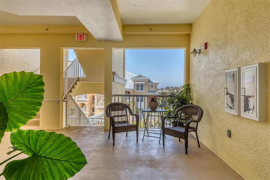 3 bed, 2.5 bath, 1999 sqft, $5,900 — Photo 3