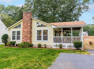 104 Oakwood Rd, Niantic, CT 06357