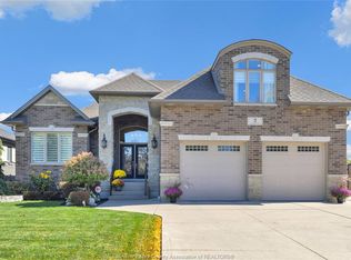 2 Malibu Dr, Leamington, ON N8H5G5