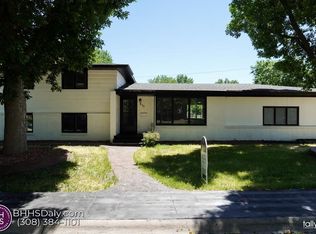 511 Memorial Dr, Grand Island, NE 68801