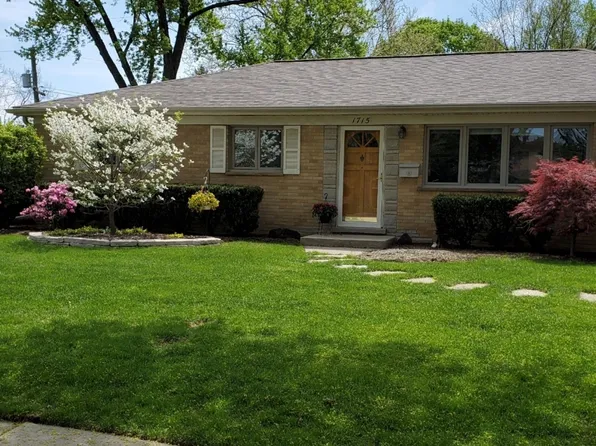 1715 Verde Ct, Mount Prospect, IL 60056