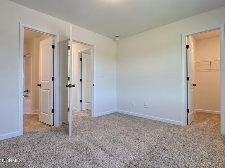 109 Easton Dr — Photo 27