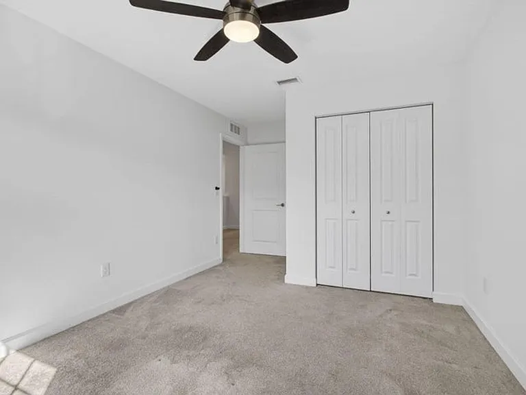 4408 Hemlock Dr — Photo 10