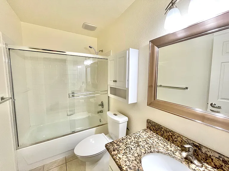 Second bedroom bath