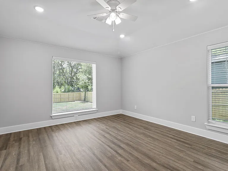508 W Johnson St — Photo 10