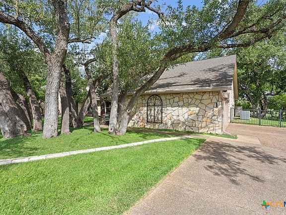 5th image of 1910 Old Mill Rd APT 1