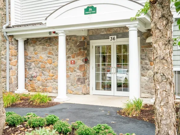 36 Augustus Ct Unit 1002, Reading, MA 01867