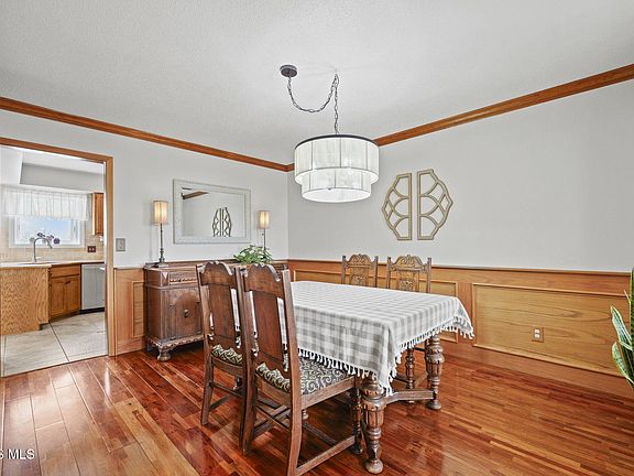 5th image of 575 Rutledge Ct