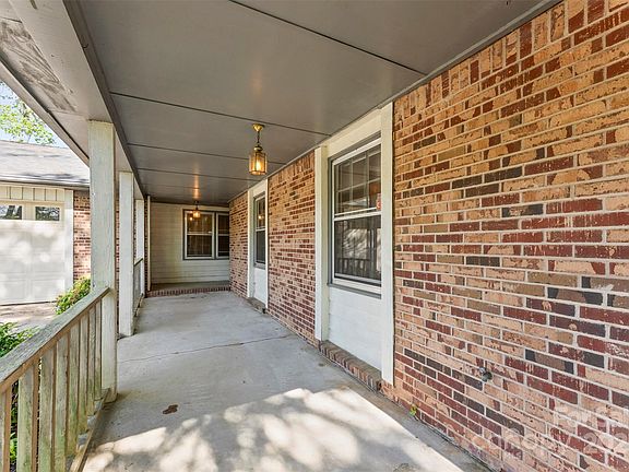 3rd image of 2643 Providence Dr