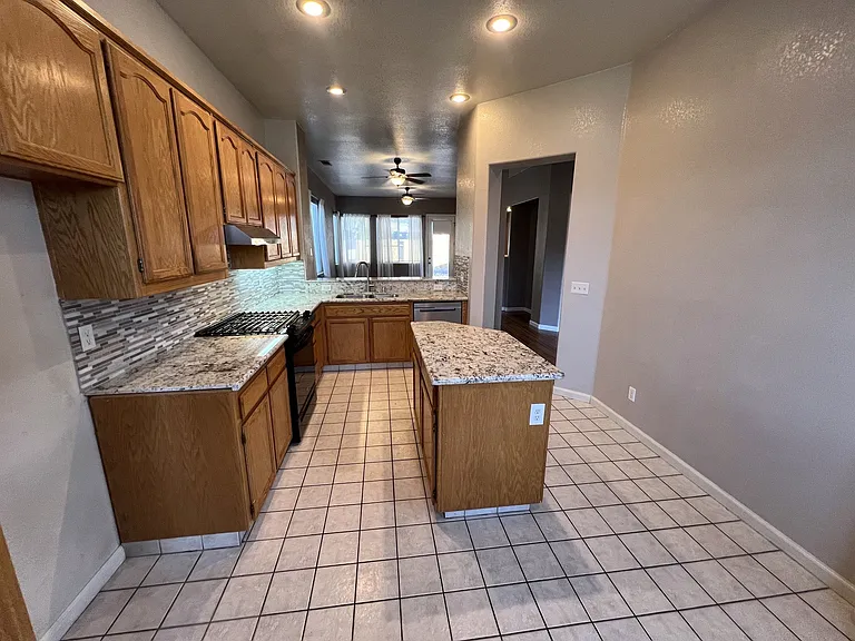 1850 Exeter Dr — Photo 5