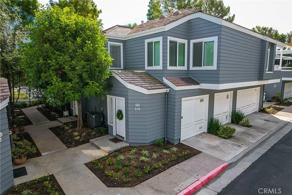 2 bed, 1181 sqft, $4,000 — Photo 1