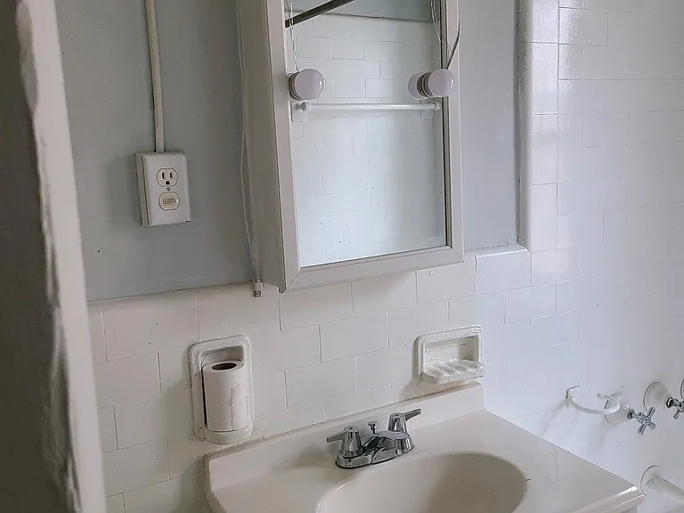 studio bathroom