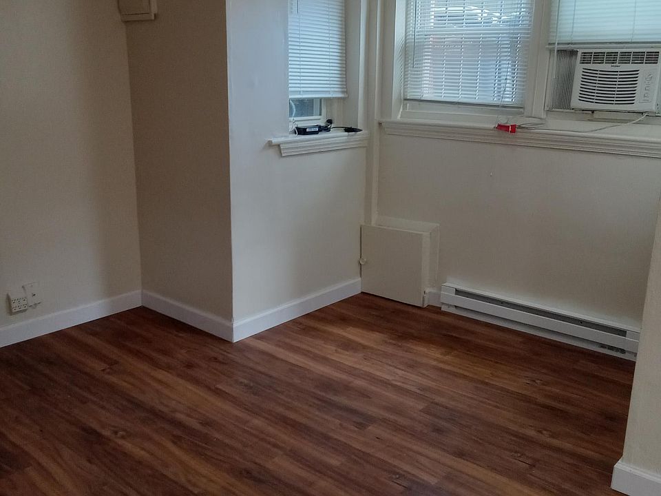Dining or Flex nook space