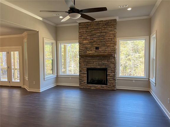 3rd image of 6 Rockhill Ln