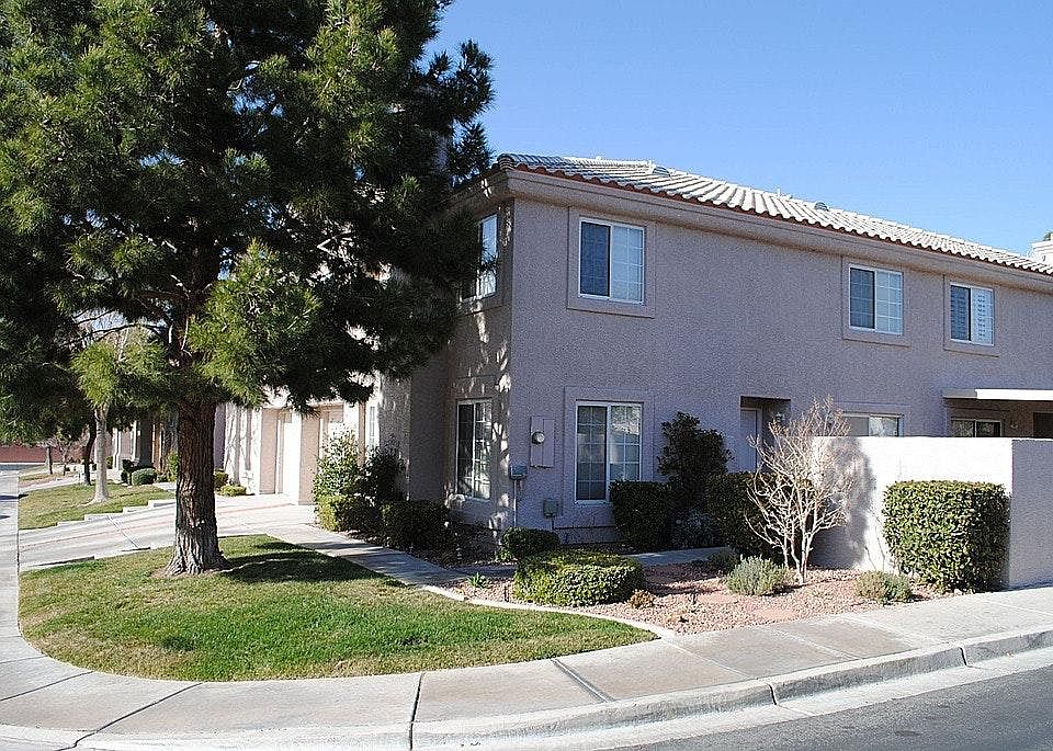 1st image of 510 Walnut Port Pl