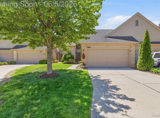16748 Shale Ct, Macomb, MI 48042