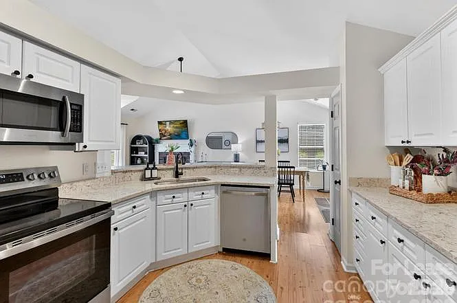 4131 Huntmeadow Dr — Photo 7