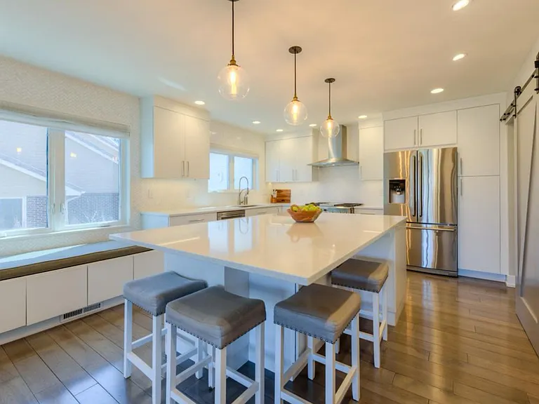 2439 Norwood Ave — Photo 8