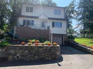 3 Reservoir Rd, Lake Hopatcong, NJ 07849