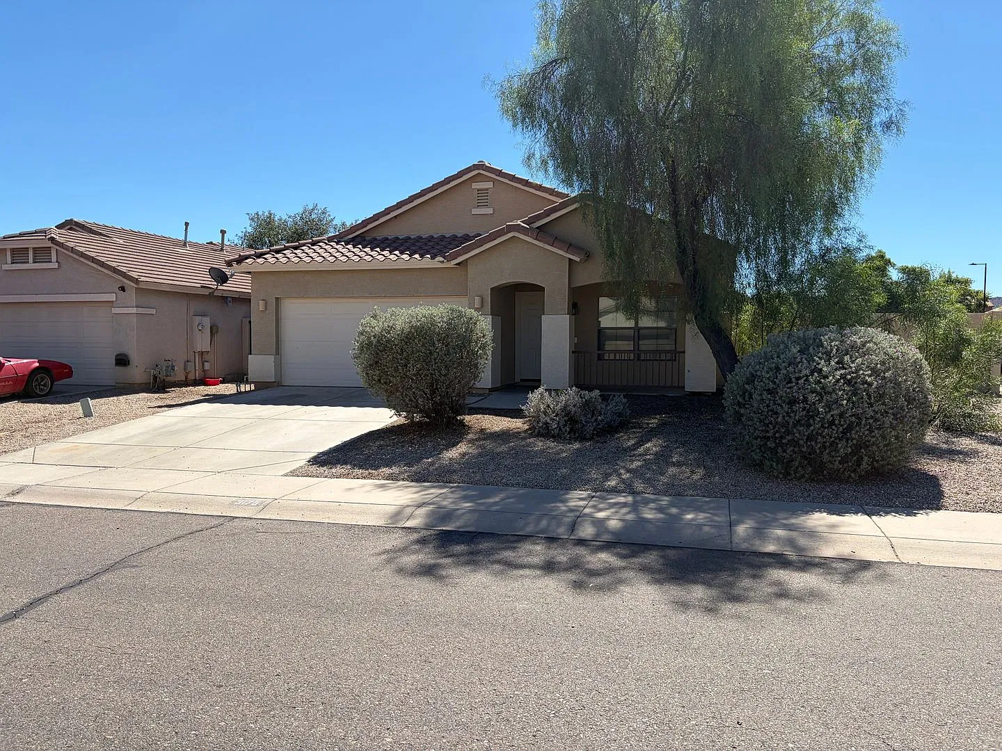 Spacious Single-Level in San Tan Heights with Dual Living Spaces! — Photo 1
