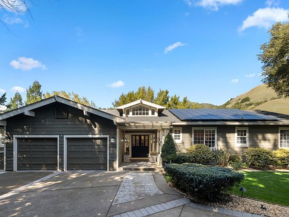 5th image of 6 Bay Laurel Lane