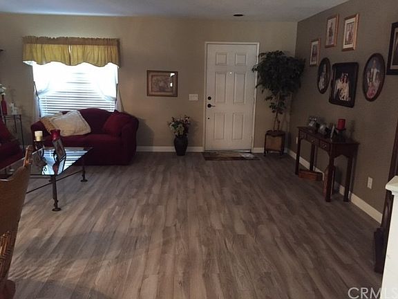 Entry/formal living room